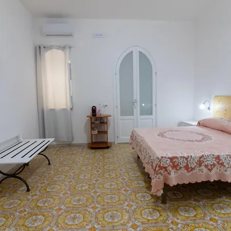 Casa Clarissa بيت ضيافة ليباري